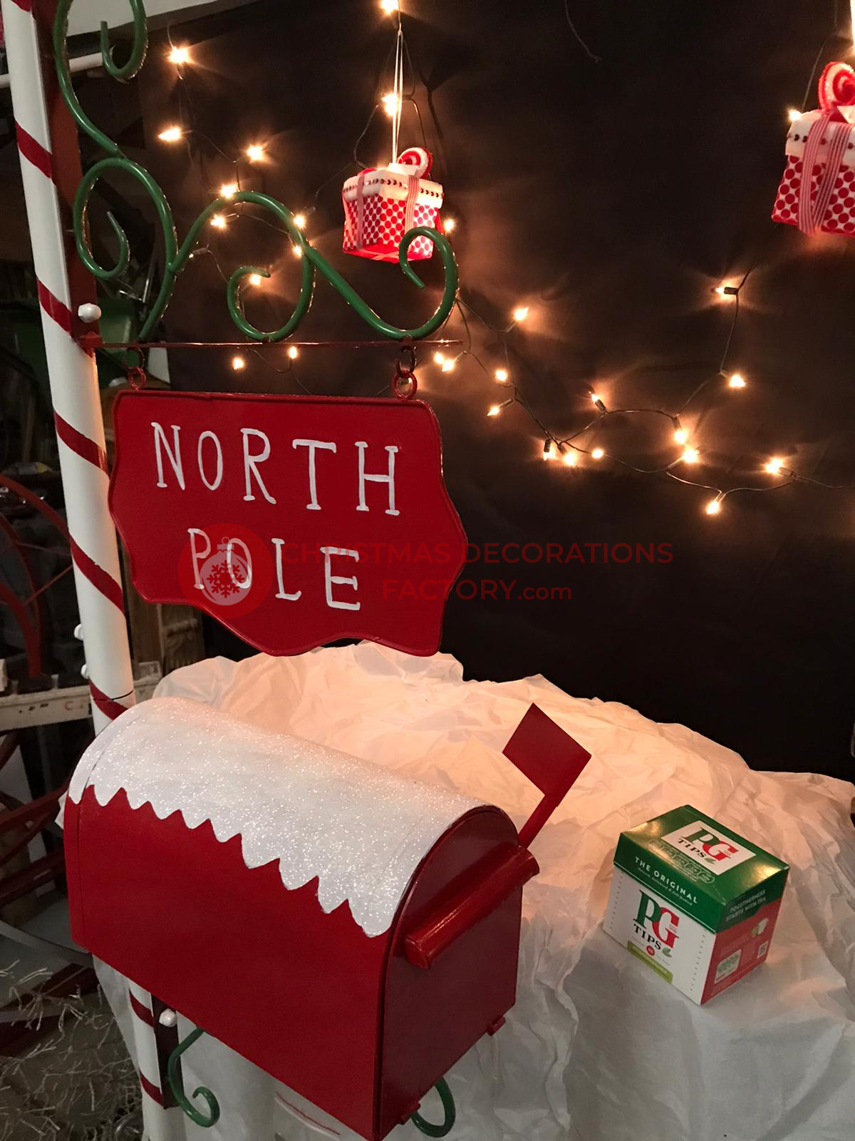 184cm North Pole Mail Box