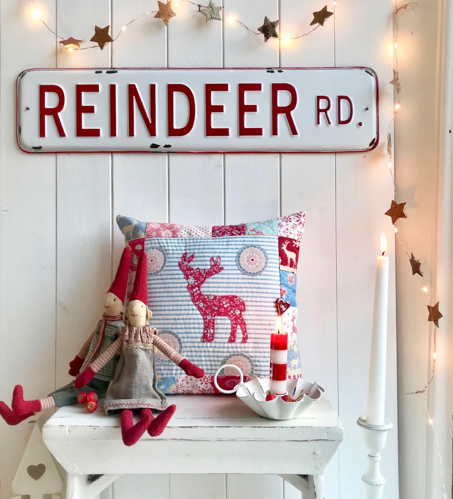 56cm Reindeer Rd Sign